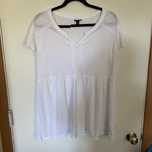 NWOT Torrid size 2 white gauze, Boho, flutter sleeve, baby doll top - Picture 1 of 6